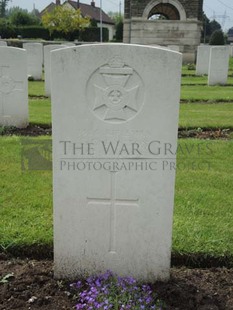 BROWN'S ROAD MILITARY CEMETERY, FESTUBERT - LAYTON, E G