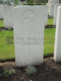 BROWN'S ROAD MILITARY CEMETERY, FESTUBERT - LEECH, F