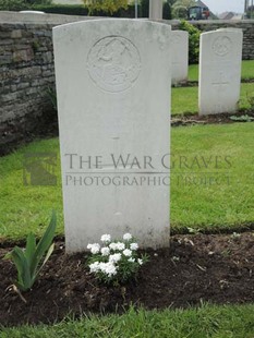 BROWN'S ROAD MILITARY CEMETERY, FESTUBERT - LEEDER, C A