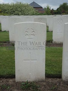 BROWN'S ROAD MILITARY CEMETERY, FESTUBERT - LEIGH, F