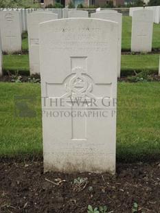 BROWN'S ROAD MILITARY CEMETERY, FESTUBERT - LEWIS, CHARLES STANLEY