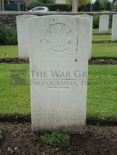 BROWN'S ROAD MILITARY CEMETERY, FESTUBERT - LEWIS, TITUS