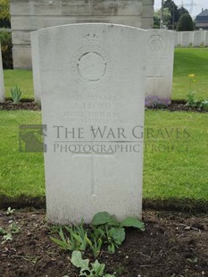 BROWN'S ROAD MILITARY CEMETERY, FESTUBERT - LLOYD, A