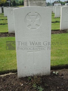 BROWN'S ROAD MILITARY CEMETERY, FESTUBERT - LYUS, RICHARD