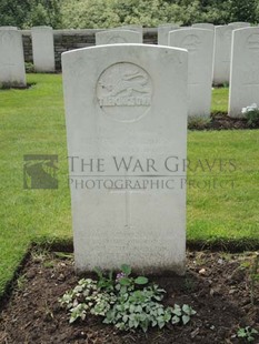 BROWN'S ROAD MILITARY CEMETERY, FESTUBERT - MARSDEN, S N