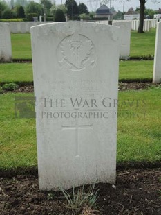 BROWN'S ROAD MILITARY CEMETERY, FESTUBERT - McCALL, ROBERT ALFRED