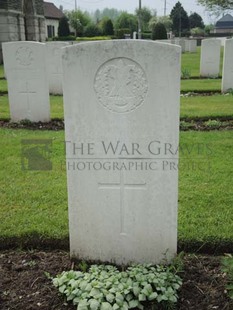 BROWN'S ROAD MILITARY CEMETERY, FESTUBERT - McDONALD, D