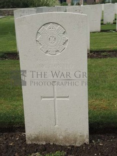 BROWN'S ROAD MILITARY CEMETERY, FESTUBERT - McDONALD, L