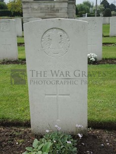 BROWN'S ROAD MILITARY CEMETERY, FESTUBERT - McINNES, N