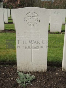 BROWN'S ROAD MILITARY CEMETERY, FESTUBERT - McKAY, WILLIAM