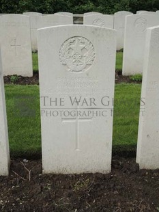 BROWN'S ROAD MILITARY CEMETERY, FESTUBERT - McKINNON, BENJAMIN