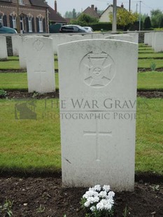 BROWN'S ROAD MILITARY CEMETERY, FESTUBERT - McLAUGHLIN, EDMUND COLDICOATE