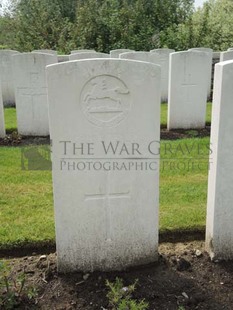 BROWN'S ROAD MILITARY CEMETERY, FESTUBERT - McLAUGHLIN, WILLIAM EDWARD