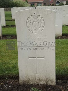 BROWN'S ROAD MILITARY CEMETERY, FESTUBERT - McLEAN, P R