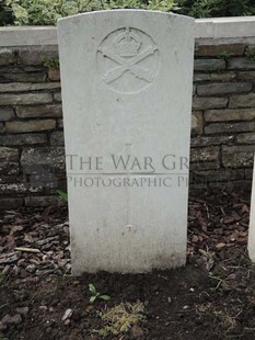 BROWN'S ROAD MILITARY CEMETERY, FESTUBERT - MEIKLE, D M