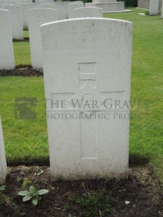 BROWN'S ROAD MILITARY CEMETERY, FESTUBERT - MOORE, W