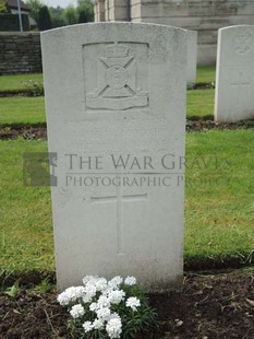 BROWN'S ROAD MILITARY CEMETERY, FESTUBERT - MOORE, WILLIAM HENRY WALKER