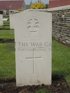 BROWN'S ROAD MILITARY CEMETERY, FESTUBERT - MORAN, M