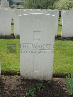 BROWN'S ROAD MILITARY CEMETERY, FESTUBERT - MORLEY, P