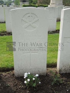 BROWN'S ROAD MILITARY CEMETERY, FESTUBERT - MORRISON, JAMES PARIS WALKER