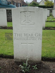 BROWN'S ROAD MILITARY CEMETERY, FESTUBERT - MOULTON, CHARLES ERIC