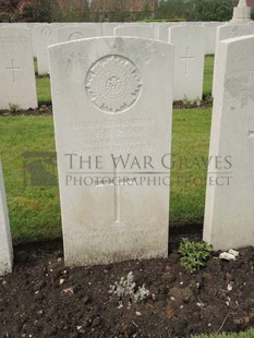 BROWN'S ROAD MILITARY CEMETERY, FESTUBERT - NAYLOR, JAMES FERNS