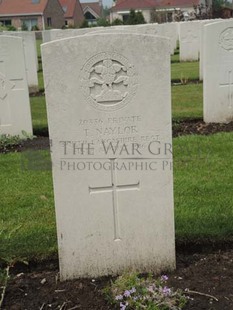 BROWN'S ROAD MILITARY CEMETERY, FESTUBERT - NAYLOR, T