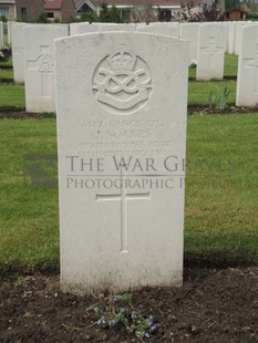 BROWN'S ROAD MILITARY CEMETERY, FESTUBERT - NOAKES, J