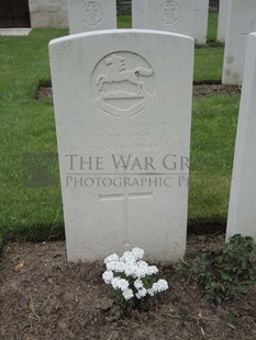 BROWN'S ROAD MILITARY CEMETERY, FESTUBERT - PERRY, E