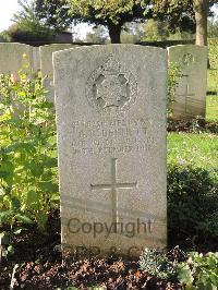 Combles Communal Cemetery Extension - Bennett, George Robert