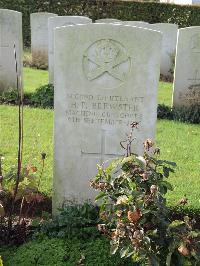 Combles Communal Cemetery Extension - Brewster, Hugh Percival