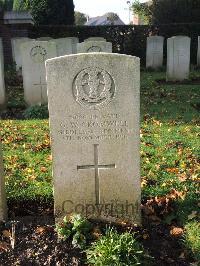 Combles Communal Cemetery Extension - Cromwell, George W.