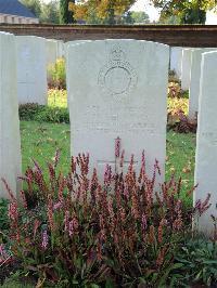 Combles Communal Cemetery Extension - Fennings, Thomas Henry