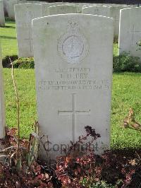 Combles Communal Cemetery Extension - Fry, John Desford