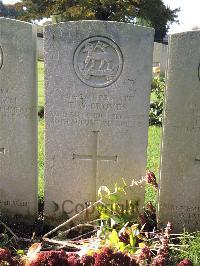 Combles Communal Cemetery Extension - Groves, Theodore William