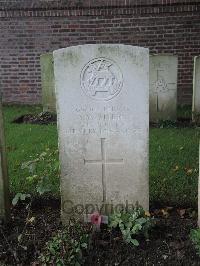 Combles Communal Cemetery Extension - Myers, Albert William