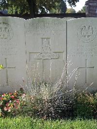 Combles Communal Cemetery Extension - Pugh, George Morris