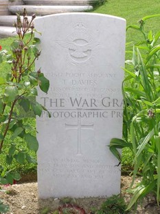 ANCONA WAR CEMETERY - DAVIES, THEOPHILUS