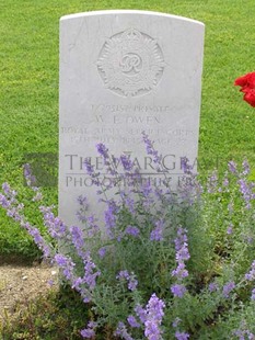 ANCONA WAR CEMETERY - OWEN, WILLIAM ERIC