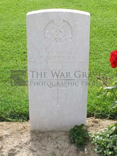 ANCONA WAR CEMETERY - PUSOETSILE, R