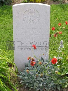 ANCONA WAR CEMETERY - RANTENE, S