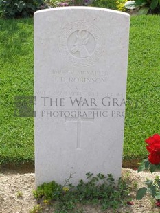 ANCONA WAR CEMETERY - ROBINSON, J D