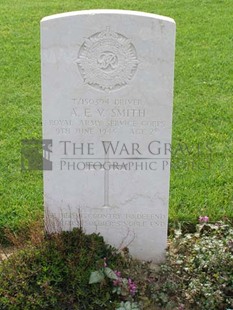 ANCONA WAR CEMETERY - SMITH, A E V