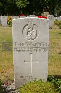 FORT PITT MILITARY CEMETERY - ELLIOTT, STANLEY CARLYON