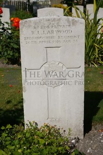 FORT PITT MILITARY CEMETERY - LARWOOD, ROBERT LEMON