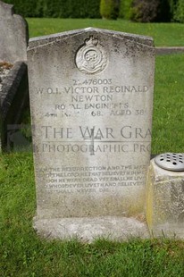 FORT PITT MILITARY CEMETERY - NEWTON, VICTOR REGINALD