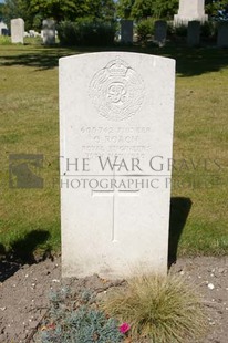 FORT PITT MILITARY CEMETERY - ROACH, O