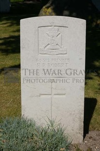 FORT PITT MILITARY CEMETERY - ROBERT, F P