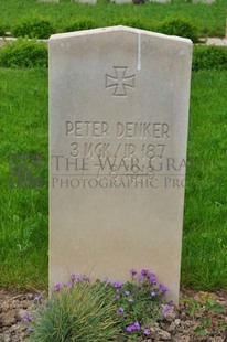 LE GRAND HASARD MILITARY CEMETERY, MORBECQUE - DENKER, PETER