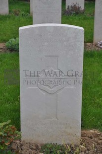 LE GRAND HASARD MILITARY CEMETERY, MORBECQUE - GAUNT, WILLIAM MEREDITH